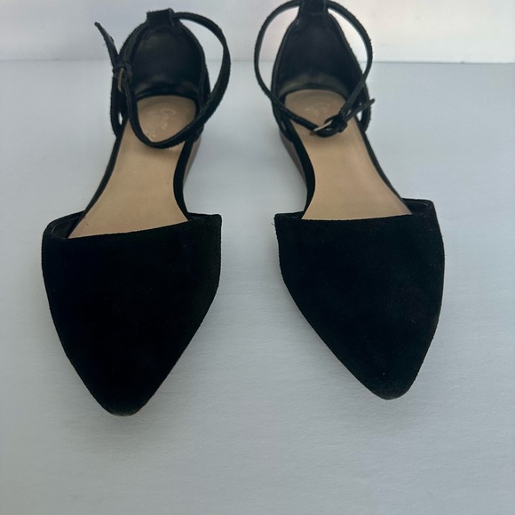 Crown Vintage Women’s black pointed toe faux suede ballet flat adjustable strap - Picture 4 of 17